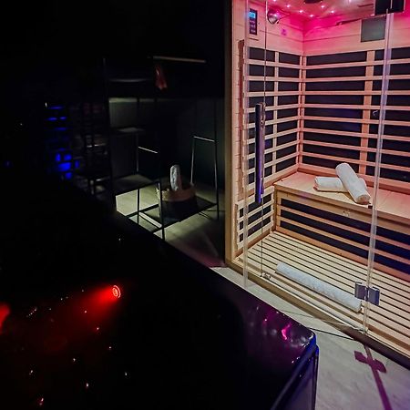Night Desires Vieille Ville Annecy Charmant Анси Экстерьер фото